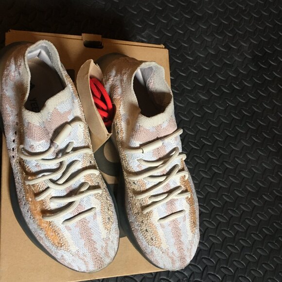 Yeezy 380 Pepper Size 9.5 Mens w/ Extra Laces - Picture 4 of 8